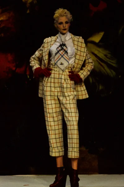 Look 32
